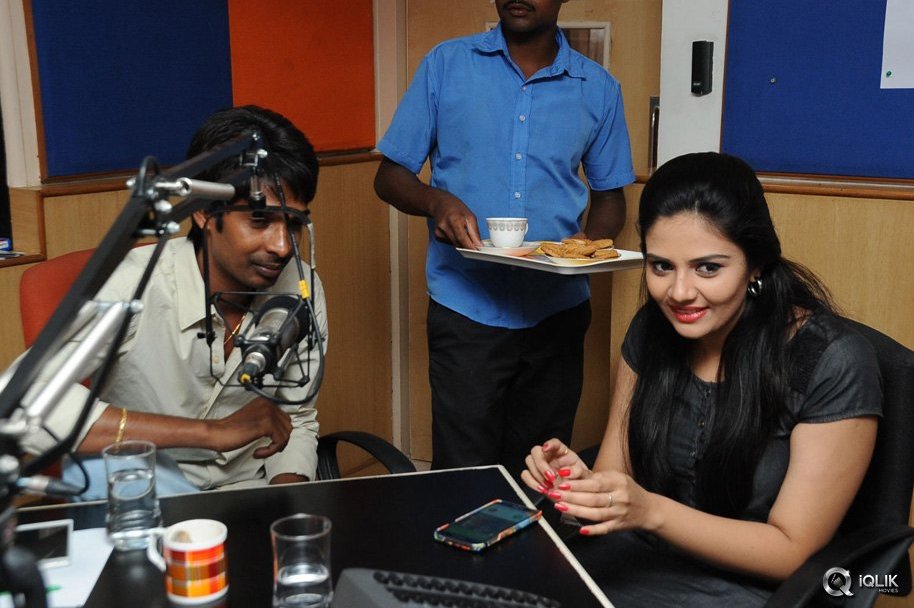 Dhanalakshmi-Thalupu-Thadithe-Movie-Team-at-Radio-City